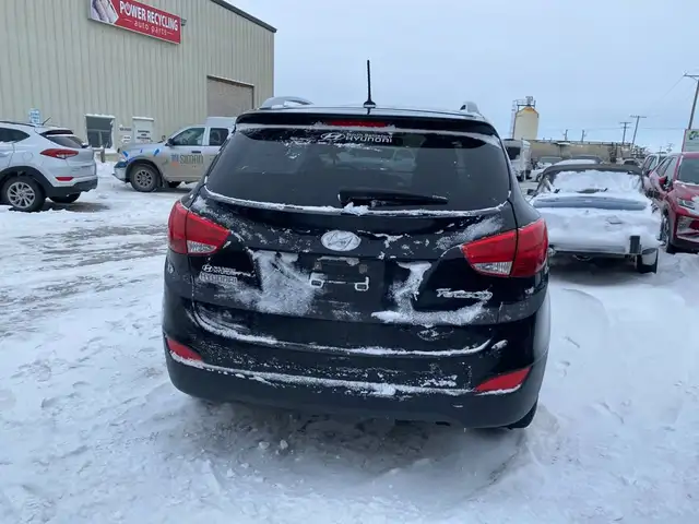 2011 Hyundai Tucson FWD 4dr I4 Auto GLS *ONLY FOR PARTS* in Auto Body Parts in Regina - Image 6