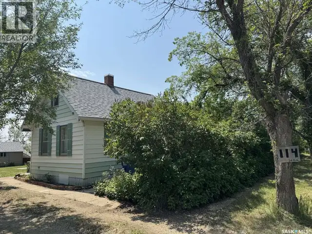 114 3rd AVENUE Climax, Saskatchewan in Houses for Sale in Swift Current - Image 8