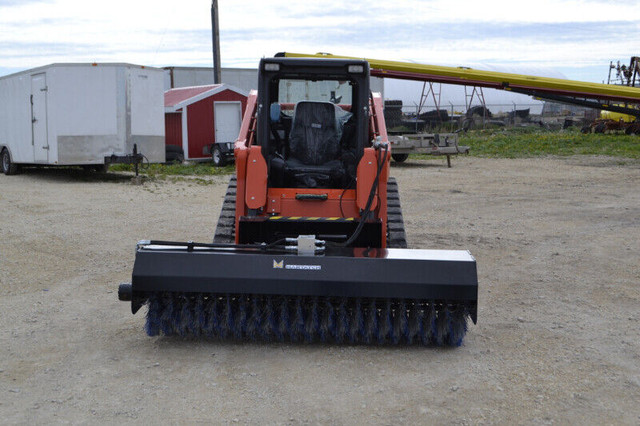 Martatch Angle Broom in Other in Red Deer - Image 2