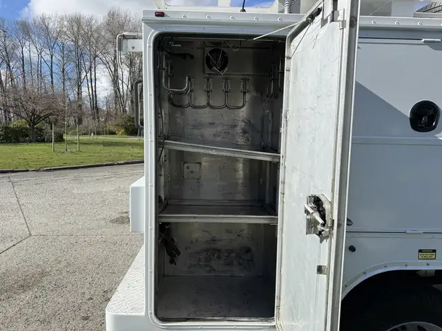 2024 Ford F-550 Crew Cab 4x4 Service Truck with Welder and Compr in Heavy Trucks in City of Montréal - Image 41