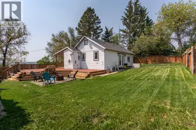 Imagine peaceful life at the lake, enjoying the serenity that Tillicum Beach has to offer. The fishi...