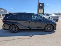 Come finance this vehicle with us. Apply on our website stonebridgeauto.com 2022 Toyota Sienna Hybri... (image 2)