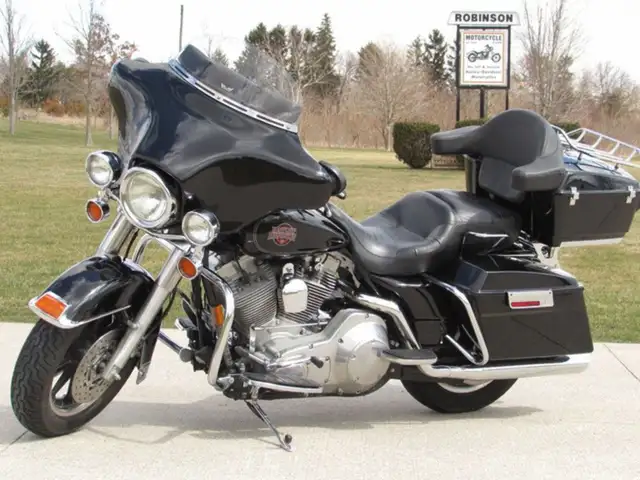 2004 Harley-Davidson FLHT - Electra Glide 61,000 KM New Cam Tens in Sport Touring in Leamington - Image 16