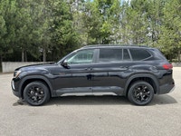 // ACCIDENT FREE!! // This 2025 Volkswagen Atlas Peak Edition 2.0 TSI 4MOTION is a bold and capable... (image 9)