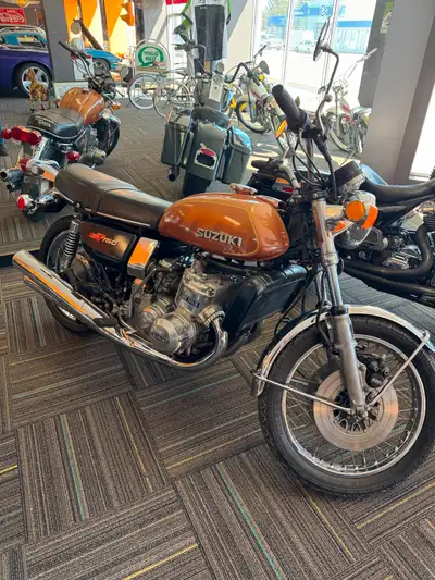 Suzuki GT750 1976 MOTEUR 750 2 TEMPS tres bas mileage 33 000 km derniere année des moteur 2 temps la...
