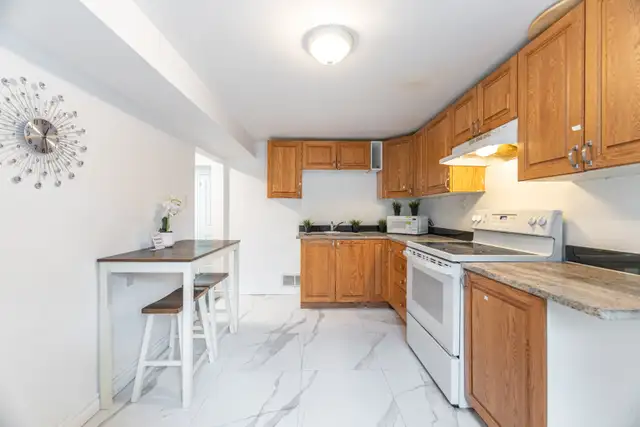entire main floor for rent in University of Waterloo district in Long Term Rentals in Kitchener / Waterloo - Image 6