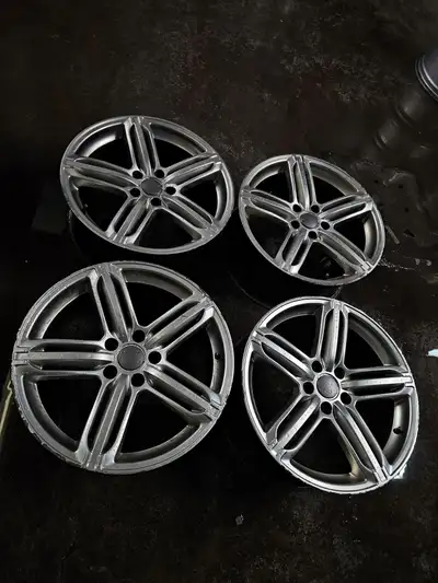 Audi Replica wheels. NOTE: The wheels have some curbrash. 18x8.5 Offset: 35 Bolt pattern: 5x112 Cent...