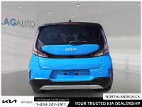 2025 Kia Soul EX Odometer is 6424 kilometers below market average! Ready for anything, from the stre... (image 2)