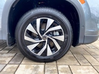 All Wheel Drive,Turbocharged,Brake Assist,4-Wheel Disc Brakes,ABS,Power Steering,Integrated Turn Sig... (image 1)
