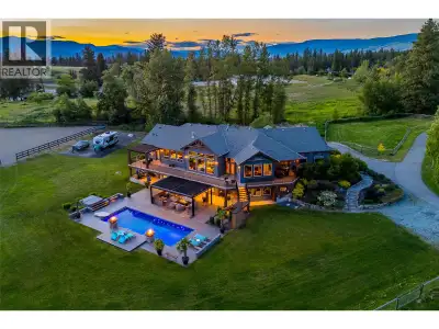 This is a MUST-SEE property that simply can't be captured in just a few words. A quality Craftsman-b...