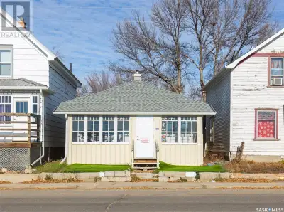 Great location! This well maintained commercial building is zoned in C2 which allows you to have the...