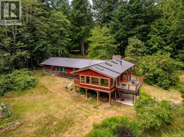 9900 Greenhill Rd Denman Island, British Columbia in Houses for Sale in Comox / Courtenay / Cumberland - Image 2