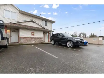 Centrally located 2-storey end-unit townhouse under $400K offering excellent value for first-time bu...