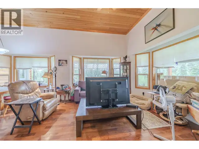 7478 BURGESS ROAD Deka Lake / Sulphurous / Hathaway Lakes, Briti in Houses for Sale in 100 Mile House - Image 8