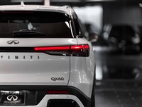 The 2024 INFINITI QX60 LUXE is the volume-leader of the Canadian lineup, striking a balance between... (image 6)