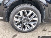 This Hyundai Santa Fe delivers a Intercooled Turbo Regular Unleaded I-4 2.5 L/152 engine powering th... (image 9)