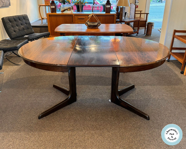 1960S ROUND ROSEWOOD TABLE WITH TWO LARGE LEAVES AT CHARMAINES in Dining Tables & Sets in Victoria - Image 3