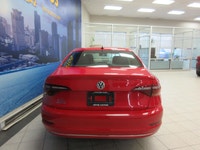 VOLKSWAGEN JETTA COMFORTLINE 2019 AUTOMATIQUE TOUT ÉQUIPÉ / AIR CLIMATISÉ / BANCS CHAUFFANT / CRUISE... (image 4)