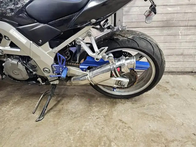 2003 Suzuki sv1000 Motorcycle Project or Parts Bike in Motorcycle Parts & Accessories in Winnipeg - Image 4