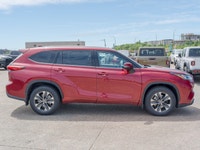 ALG Residual Value Awards, Residual Value Awards. This Toyota Highlander has a durable Regular Unlea... (image 5)