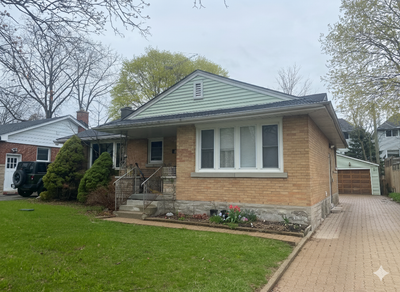 Bright Main Level Bedroom Available In Waterloo! (Room 4) This spacious upper level unit has a lot t...