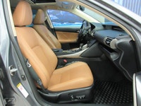 LEXUS IS 300 2016 AWD TOUT ÉQUIPÉ / CRUISE CONTROL / TOIT OUVRANT ÉLECTRIQUE / CAMÉRA DE RECUL / INT... (image 9)