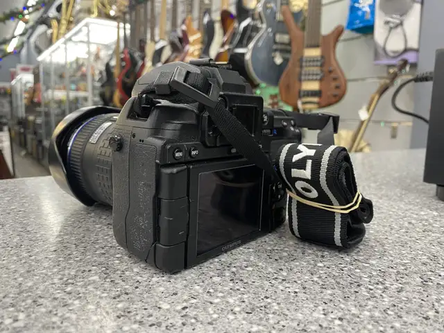 Olympus E-5 DSLR Camera64689496913537122