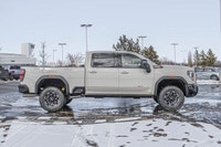 Welcome to Sherwood Buick GMC! This GMC Sierra 2500HD boasts a Turbocharged Diesel V8 6.6L/ engine p... (image 9)