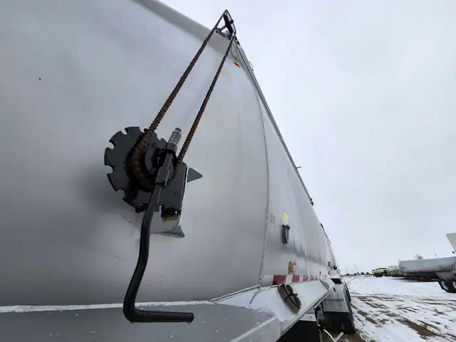 2002 Beall Super B-Train Hopper/Grain/Tri-Tri axles in Heavy Equipment in Barrie - Image 13