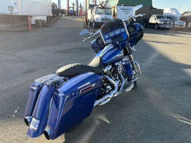 2017 harley-davidson FLHXS Street Glide Motorcycle in Cargo & Utility Trailers in Richmond - Image 4