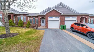 Welcome to this spacious and stylish townhouse condo in the heart of Bedford offering the perfect co...