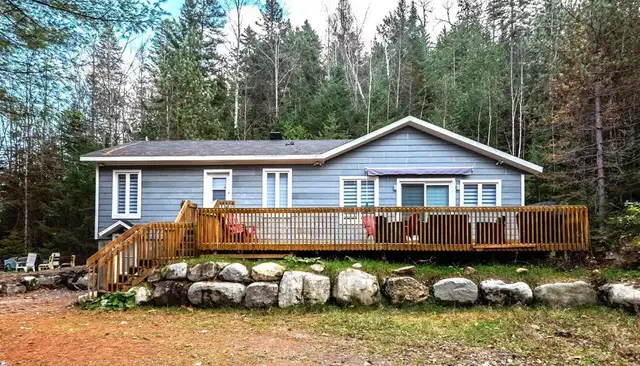 Charmant chalet-maison à louer à Chertsey avec spa et sauna in Quebec in Canada - Image 3