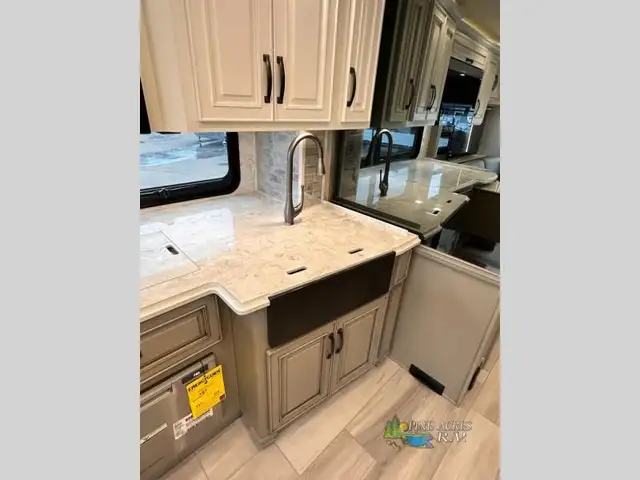 2025 Newmar Dutch Star 4369 Black Out Package in RVs & Motorhomes in Moncton - Image 29