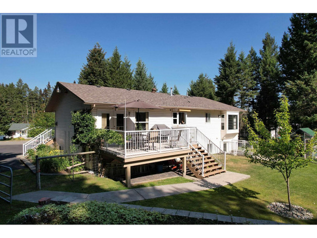 6006 EASZEE DRIVE 108 Mile Ranch, British Columbia in Houses for Sale in 100 Mile House - Image 2