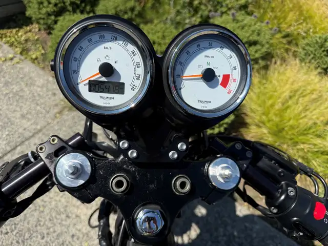 2015 Triumph Thruxton 900 in Street, Cruisers & Choppers in Vancouver - Image 7