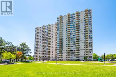 Spacious and bright *corner unit* condo offering approximately 1053 sqft of living space. This well...