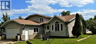 Prime acreage living!! This beautiful 2300 sq. ft split level home on Southshore Drive in Widewater...