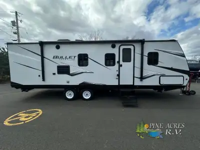 Keystone Bullet Crossfire travel trailer 2730BH highlights: Queen Bed Double-Size Bunks Tri-Fold Sof...