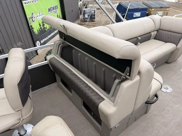 Sun Tracker Party Barge 22 XP3 in Powerboats & Motorboats in Prince Albert - Image 13