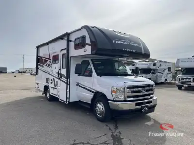 EAST TO WEST Entrada Class C gas motorhome 2200S highlights: 60in.in. x 80in.in. Bunk Over Cab Queen...