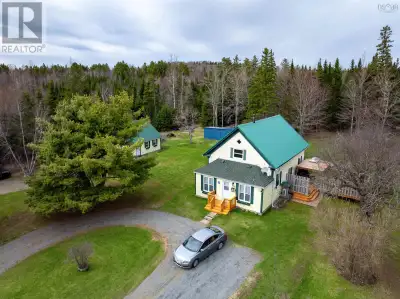 Attention first time home buyers, down sizers and those looking to escape the city!! Welcome to this...