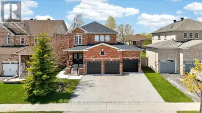 ***Rare Opportunity: Spacious Family Home with Premium In-Law Suite and Triple-Car Garage in Holly!*...