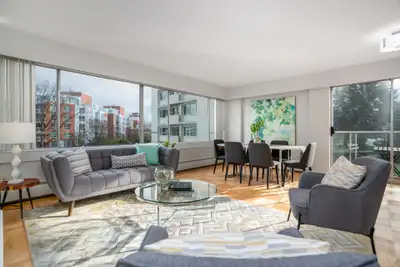 Positioned just off the bustling Cambie Street in Oakridge, Shannon Tower offers a pool for resident...