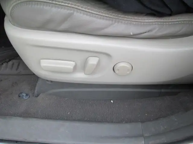 2011 Toyota Sienna Limited AWD in Cars & Trucks in City of Montréal - Image 12