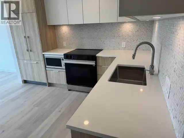30* 1616 LLOYD AVENUE North Vancouver, British Columbia in Long Term Rentals in North Shore - Image 3