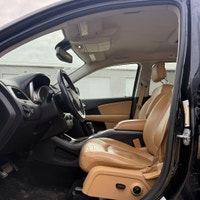 BLOWOUT PRICE!!!! 8.4" INFOTAINMENT SCREEN!! 7 PASSENGER!! LOW KMS!!! NAVIGATION!! HEATED LEATHER!!... (image 8)