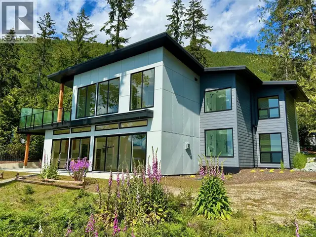 8394 Sa-Seen-Os Rd Youbou, British Columbia in Houses for Sale in Cowichan Valley / Duncan - Image 2