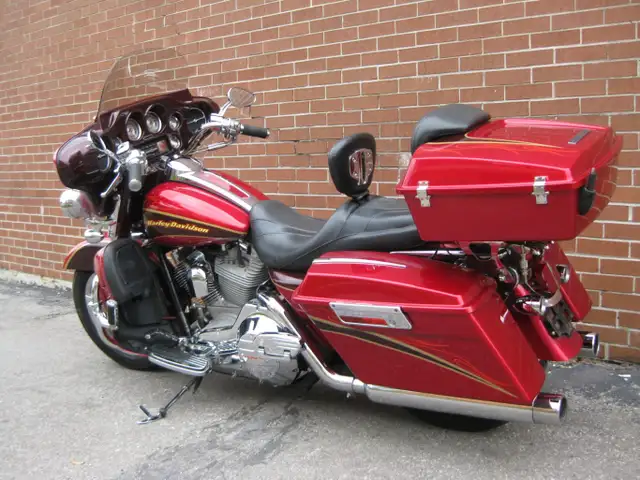 2005 Harley-Davidson CVO FLHTCSE2 in Street, Cruisers & Choppers in City of Toronto - Image 8