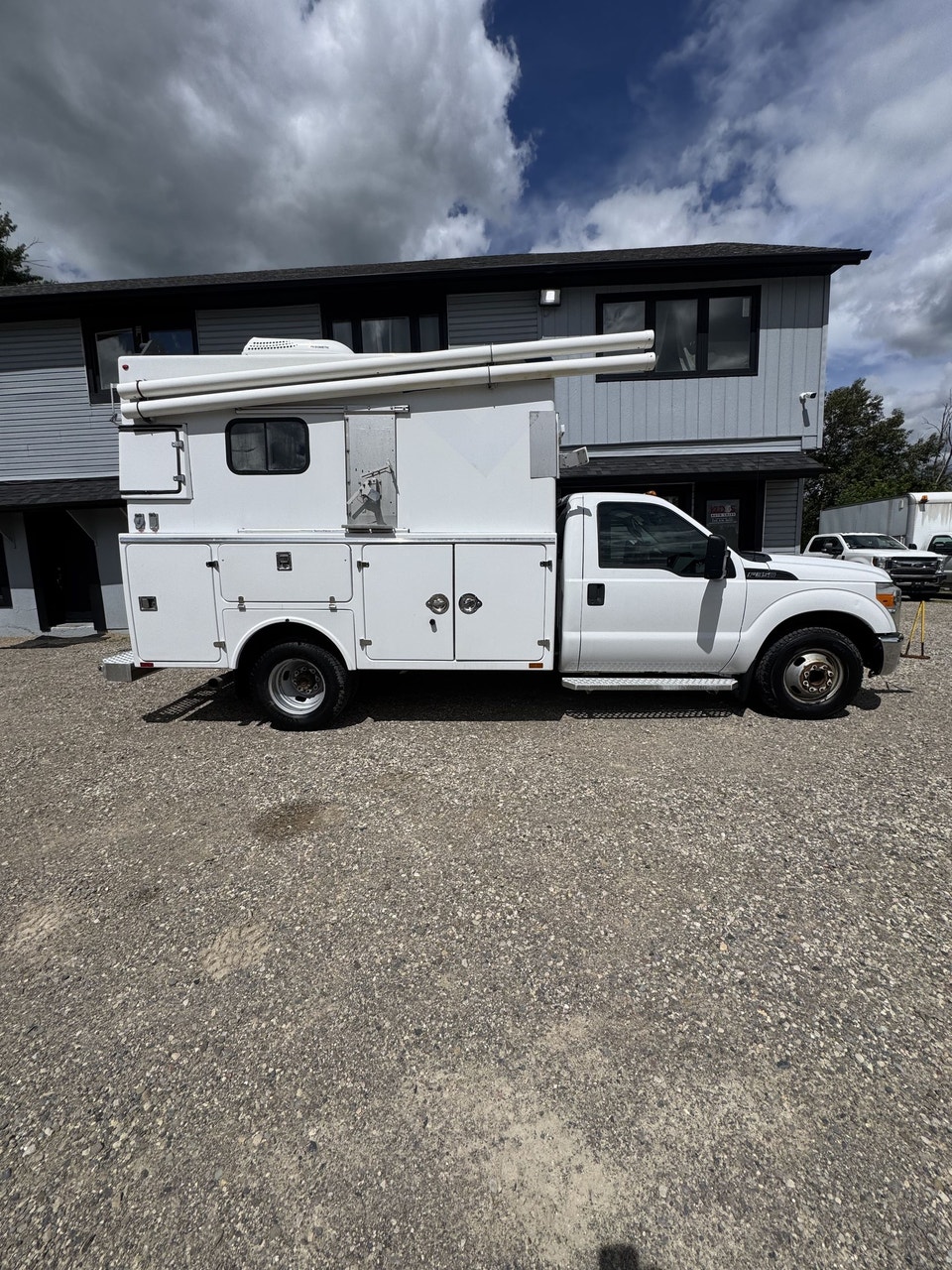 Ford Super Duty F-350 2012 photo 2
