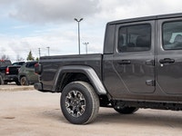 Welcome to Barrie Dodge Chrysler Jeep. Robust 3.6L V-6 engine - Advanced 4x4 drivetrain - Comprehens... (image 8)
